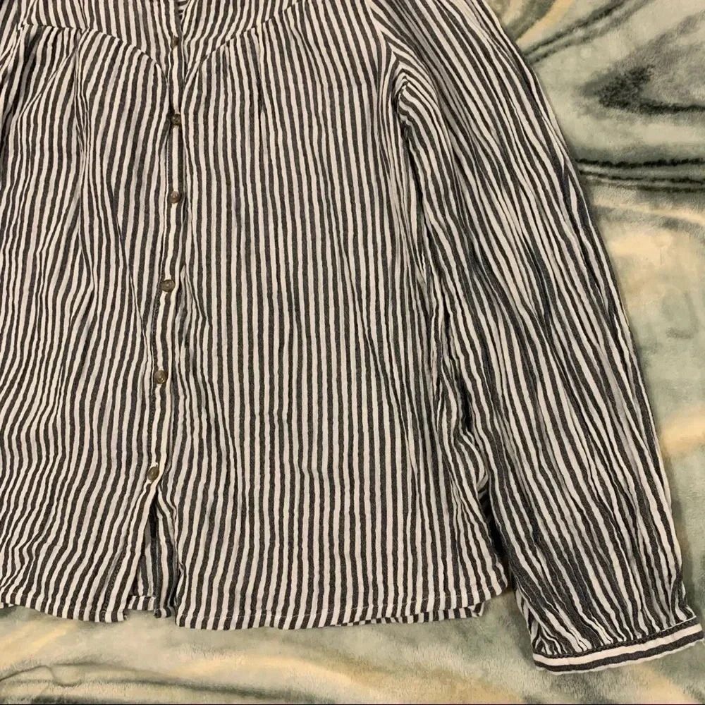 🔴Universal Thread | Puff Long Sleeve Button down - Picture 7 of 9